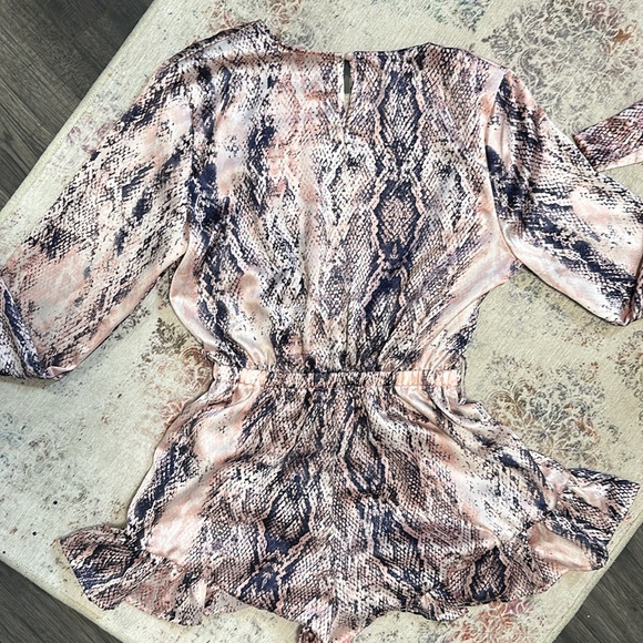 Boohoo - Satin like Snakeskin Pattern Romper - Picture 9 of 10